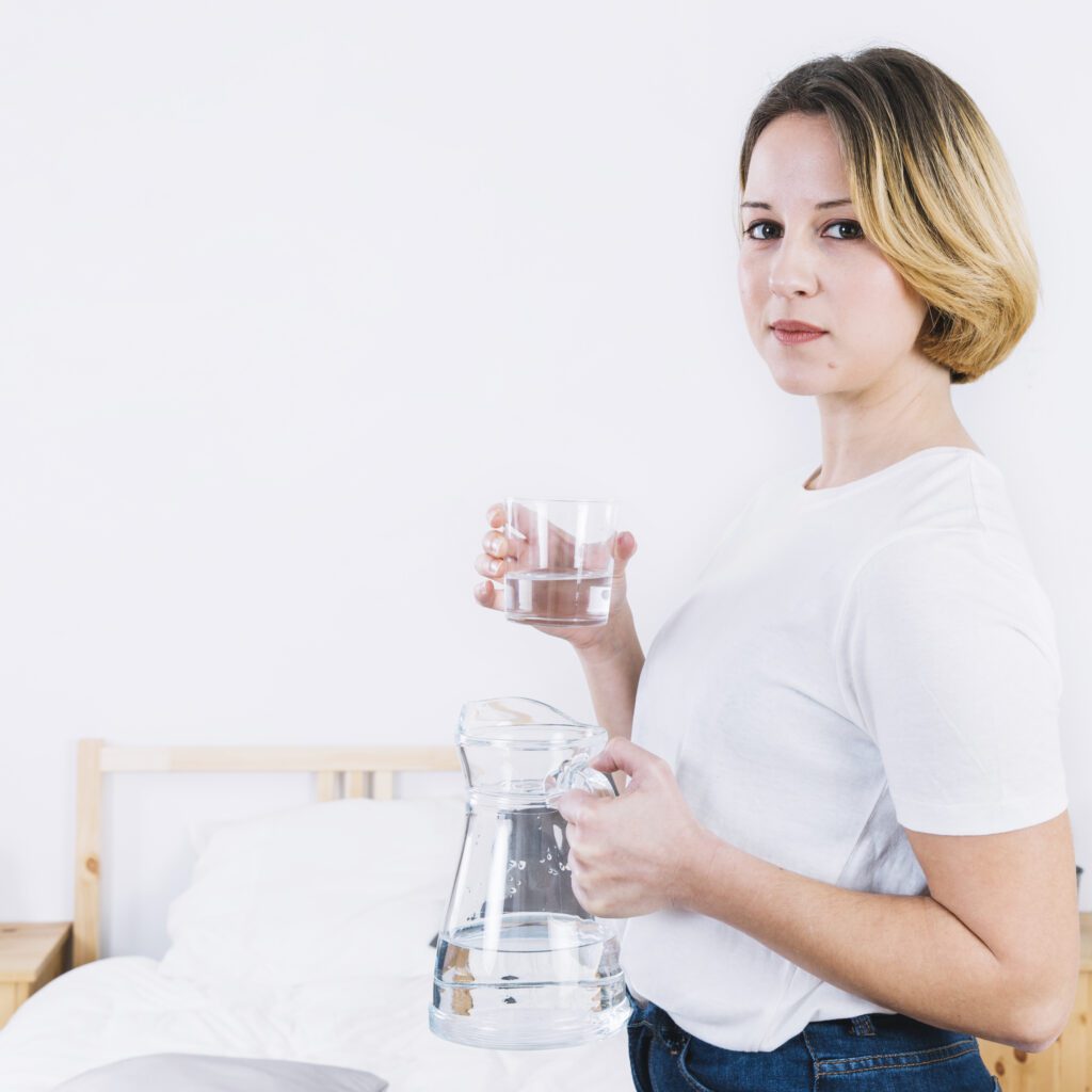 siddrinking warm water for weight losse view woman with water